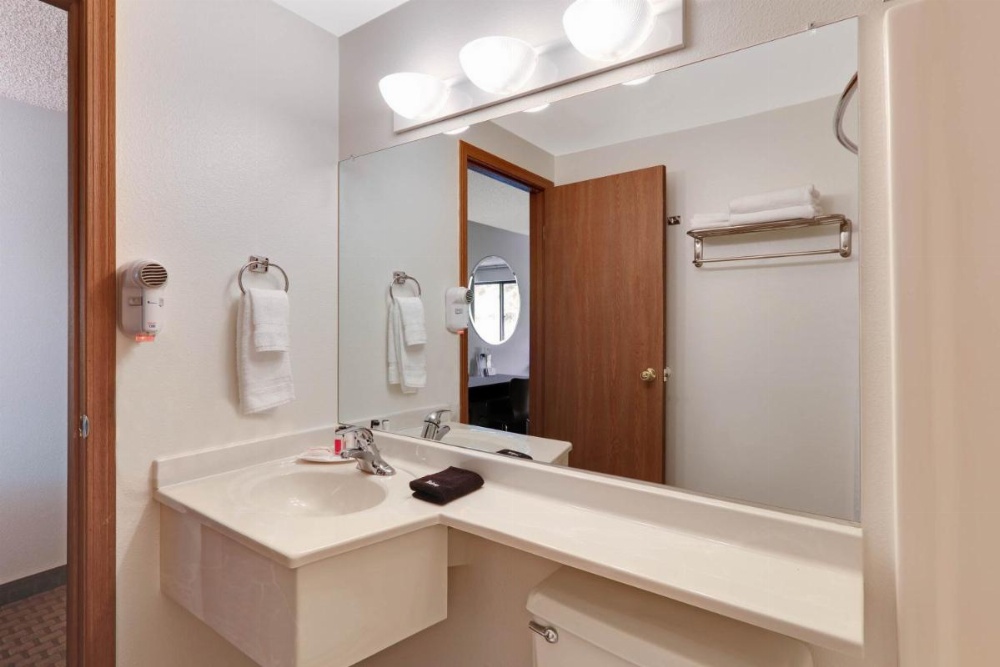 Room image 4